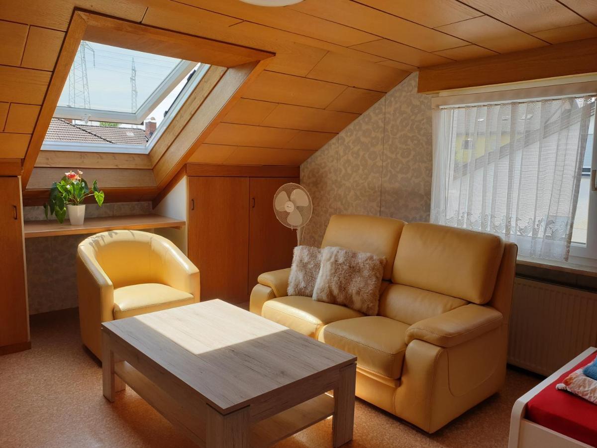 Sonnige Ruhige Dachzimmer Inkl Wifi Plus Kaffee Mit Wg Dusche Und Neuer Kueche Лёррах Экстерьер фото