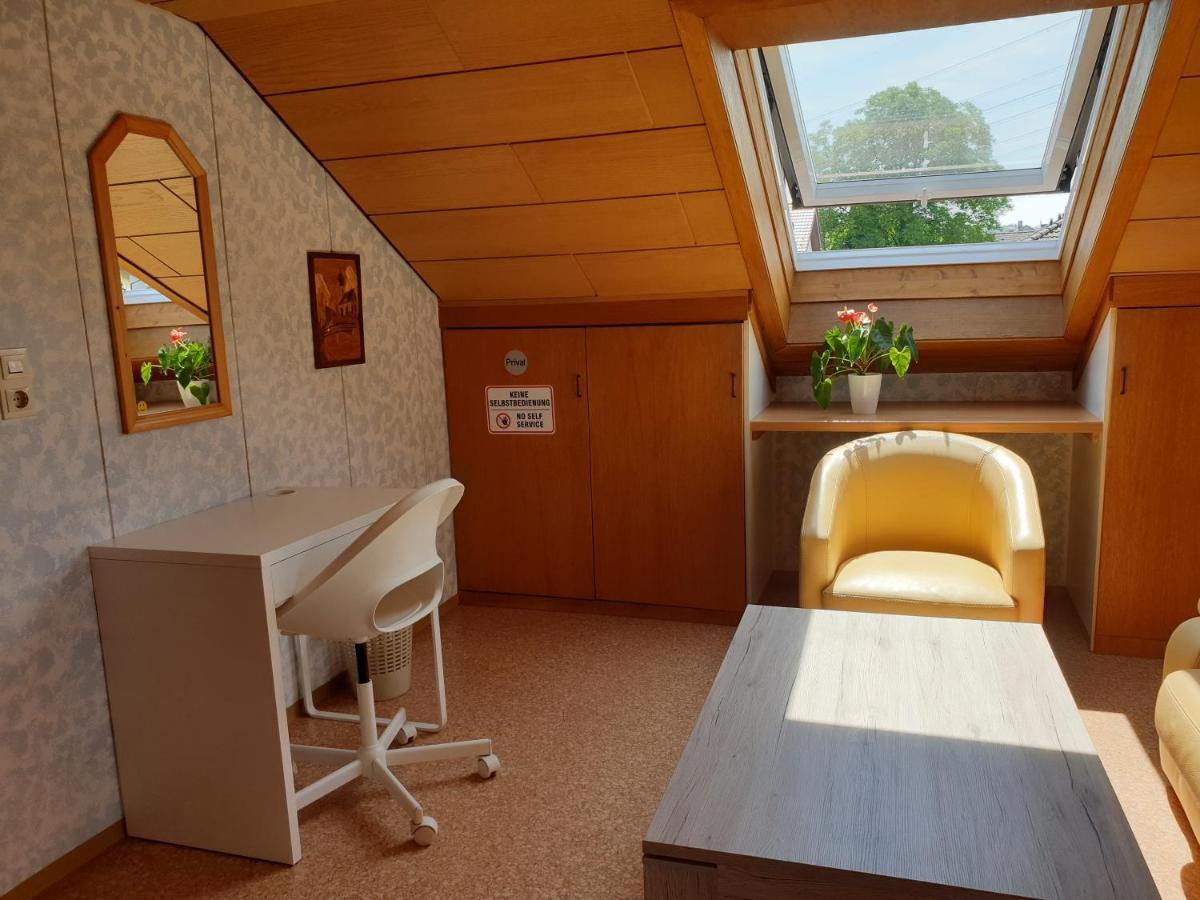 Sonnige Ruhige Dachzimmer Inkl Wifi Plus Kaffee Mit Wg Dusche Und Neuer Kueche Лёррах Экстерьер фото